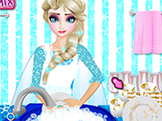 Play Elsa Washing Dishes