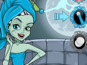 Play Monster High Frankie Stein's Clawesome Makeover