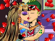 Play Monster High Kissing